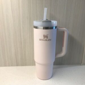 Stanley Quencher Flowstate Tumbler 30 oz in Quartz